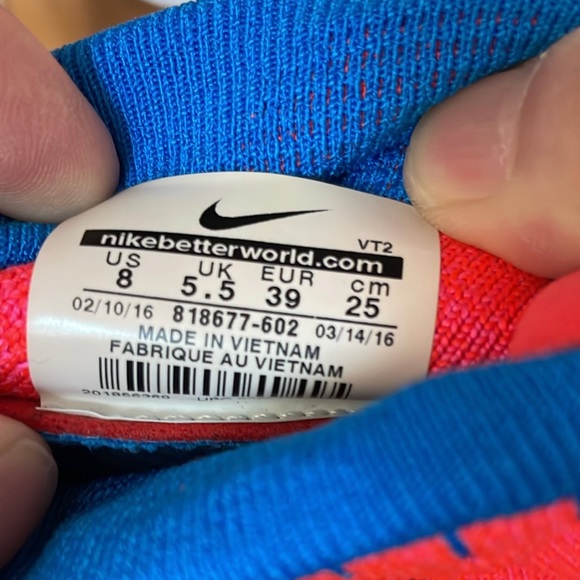 NIKE LunarEpic Flyknit Running Shoe - Picture 12 of 15